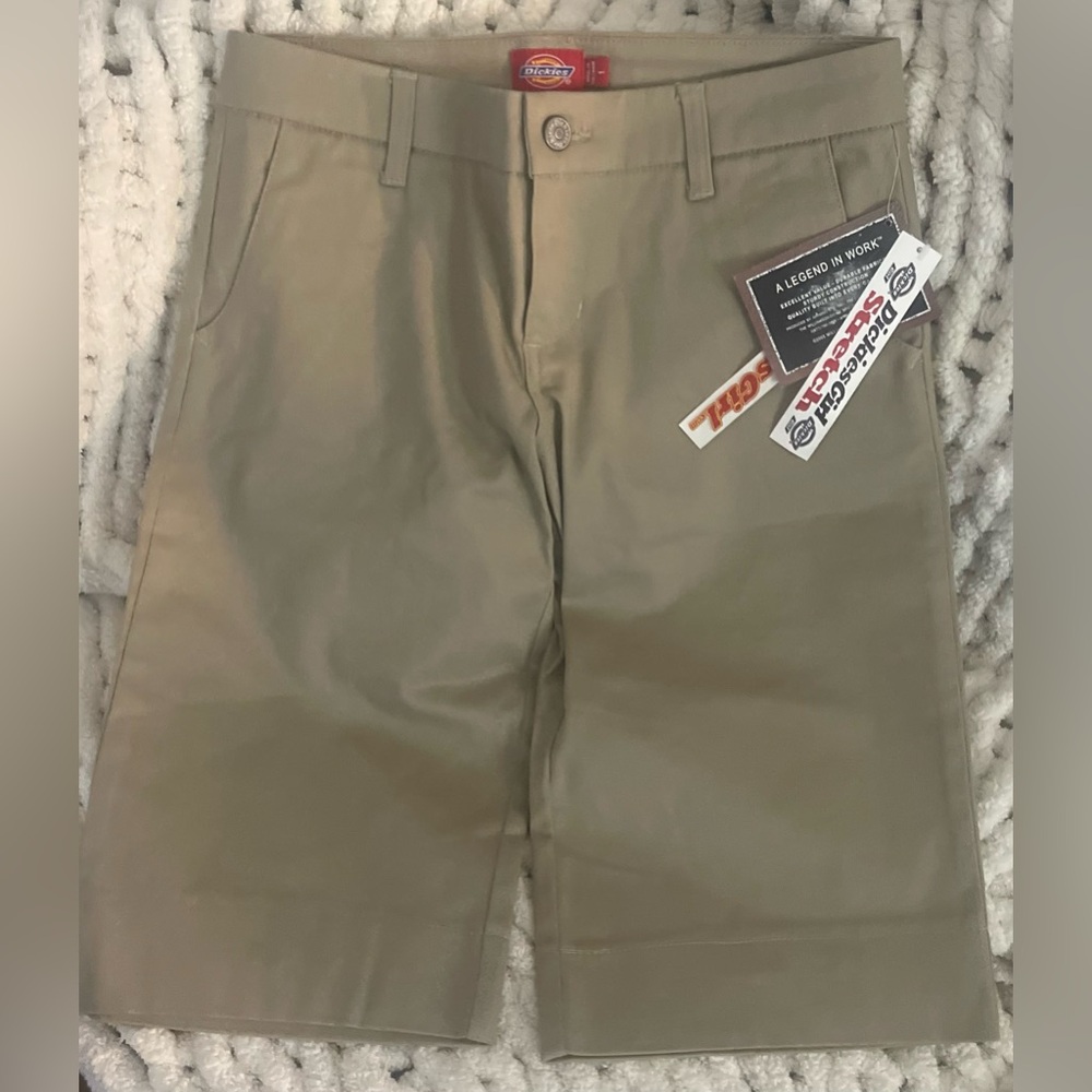 NWT Dickies Women’s Khaki Shorts Size 1